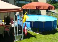 Sommer Sonne und ein Pool